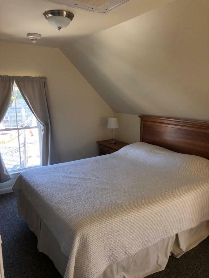 The Attleboro House Hotel โอ๊คบลัฟส์ ภายนอก รูปภาพ